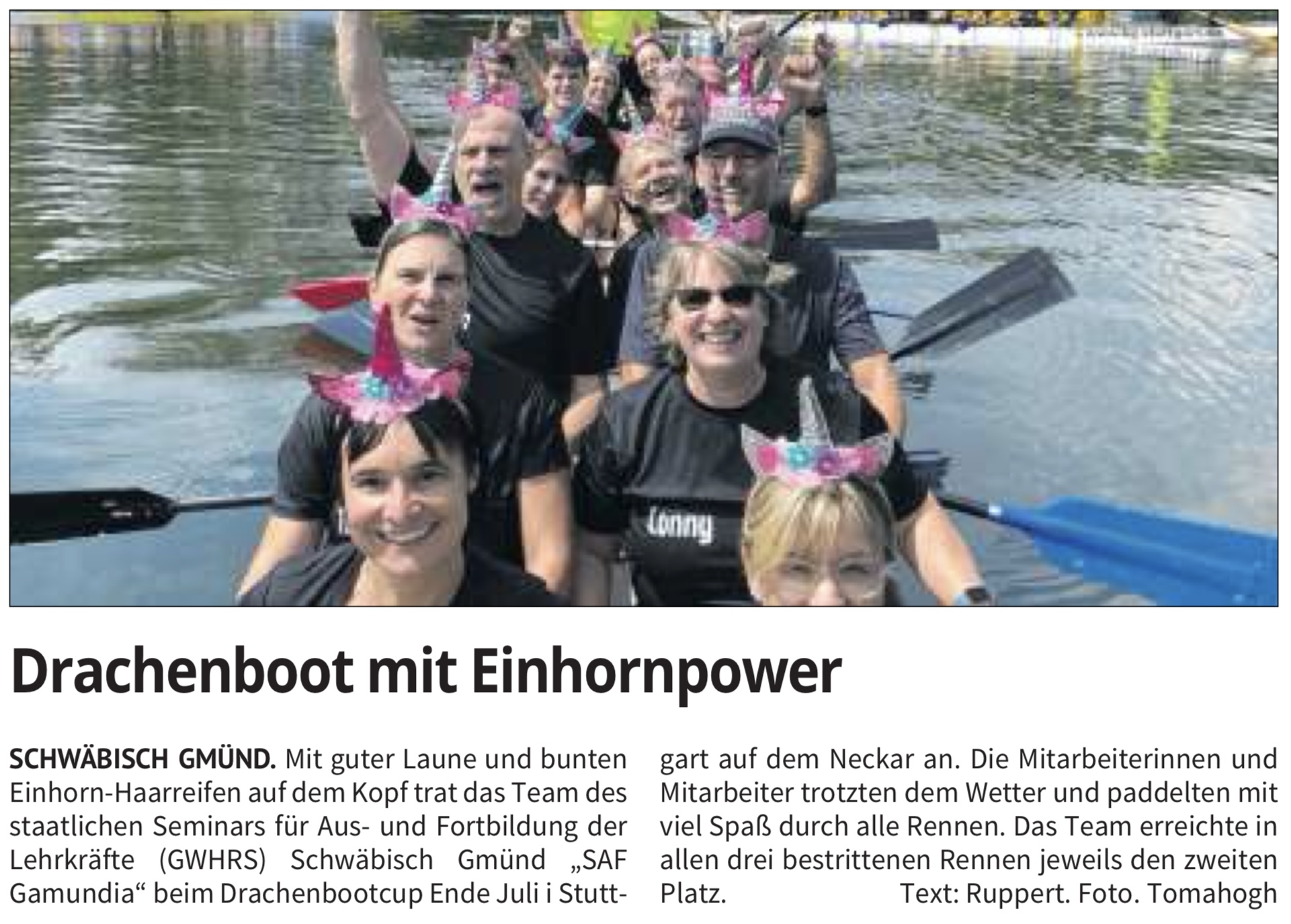 Drachenboot mit Crew